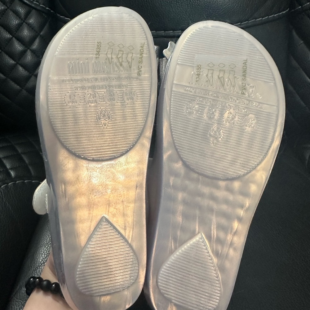 New
Mini Melissa silver bow girls sandals
Mary Jane
size 12 - Picture 5 of 6